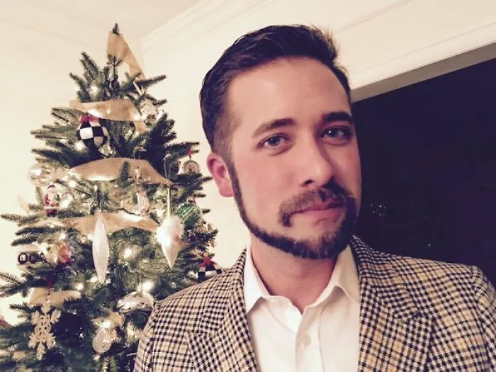 30 Men Who Decided To Try The 'Monkey Tail' Beard Look
