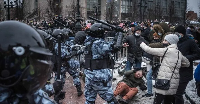 27 Photos Capturing The Massive Anti-Corruption Protests That Are Currently Happening In Russia