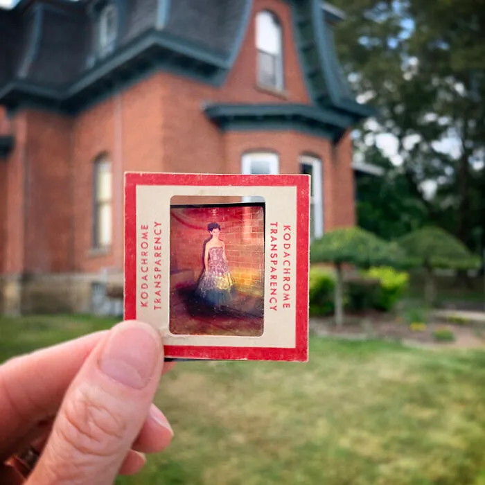 Photographer Uses Her Dad’s Old Slides To Create A Nostalgic Photo Series (31 Pics)