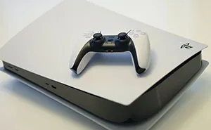 Scammer 'Sells' This Disabled Woman A PS5 For $450 And Never Sends It, So She Decides To Mess Up His Life