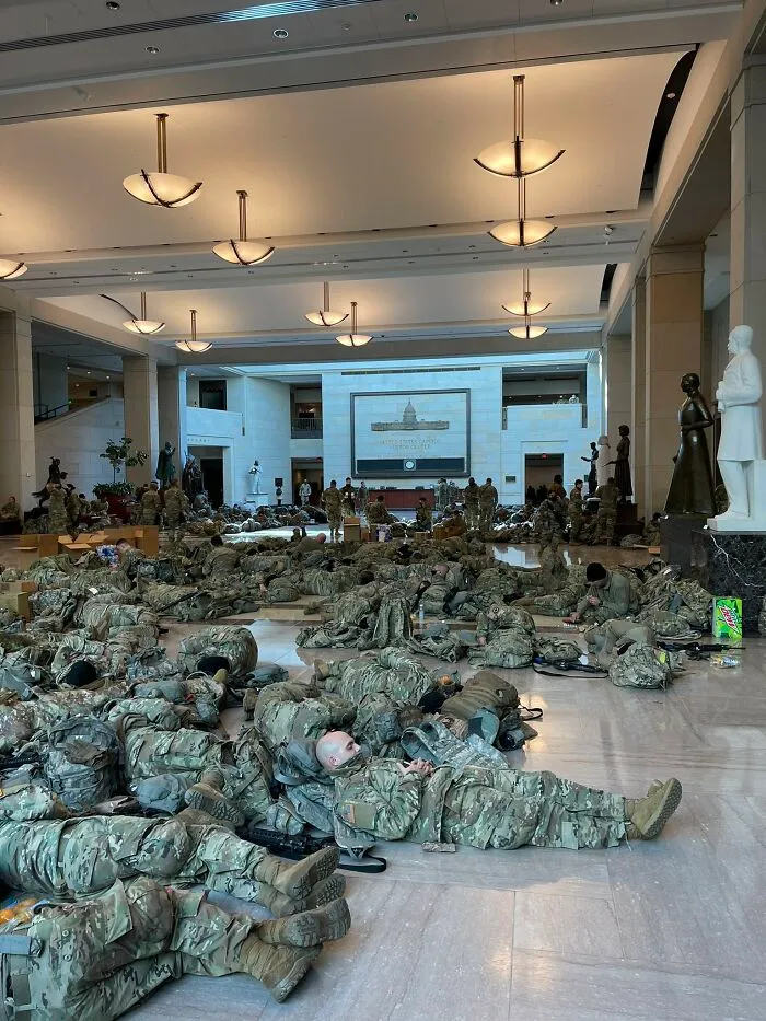 15 Pics That Show How The Level Of Security In The Capitol Has Changed