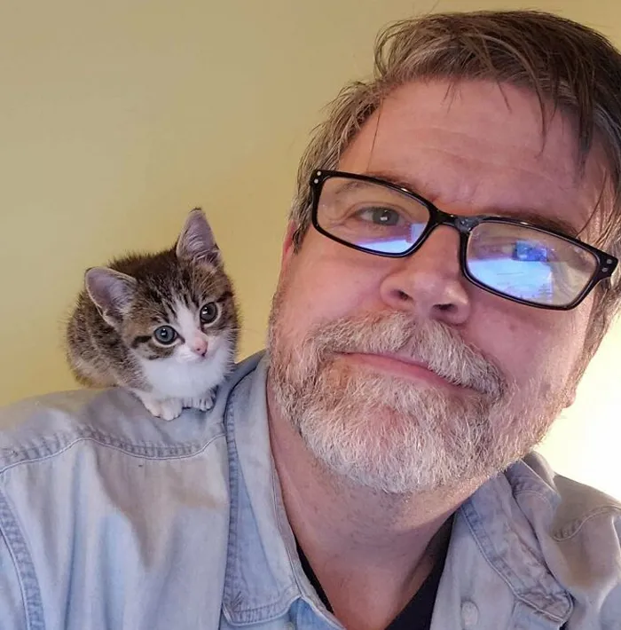 Con Suerte, Los Gatitos De Hombro Cuentan