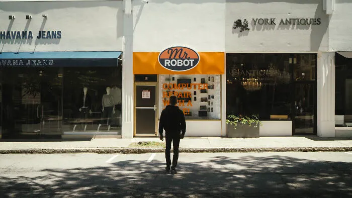 Street Shots That I Took From Mr. Robot’s Season 4 (39 Pics)