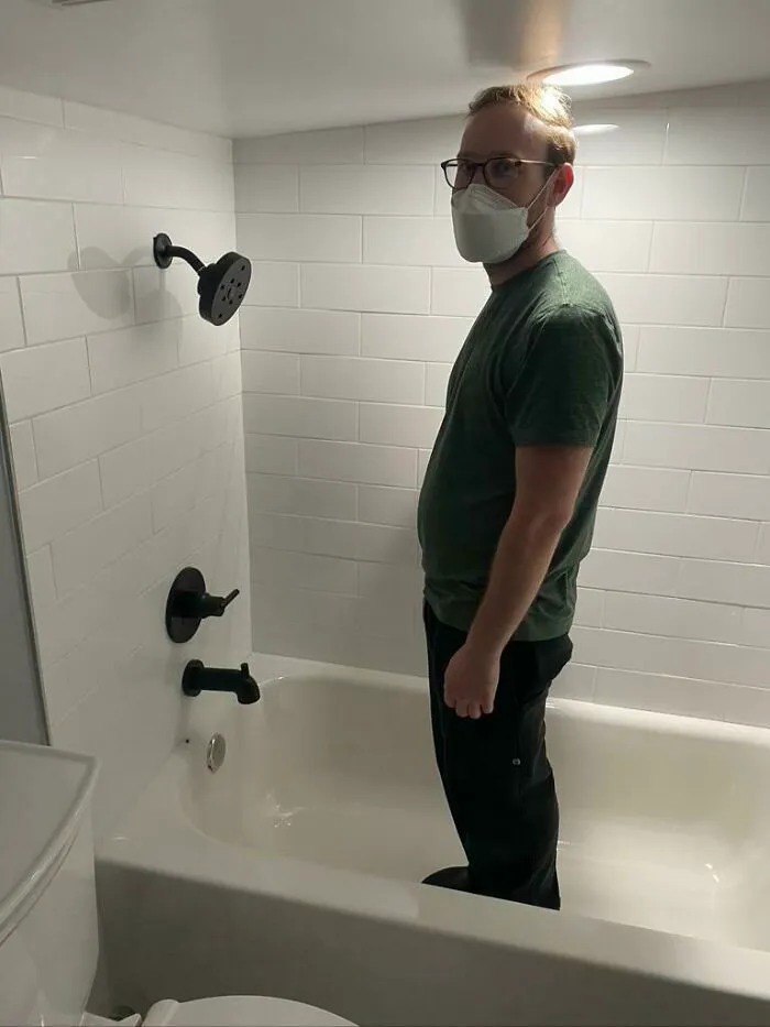 ¿Los condominios de Washington DC realmente pretenden que esto esté bien? (hombre de 1,70 metros para la escala)