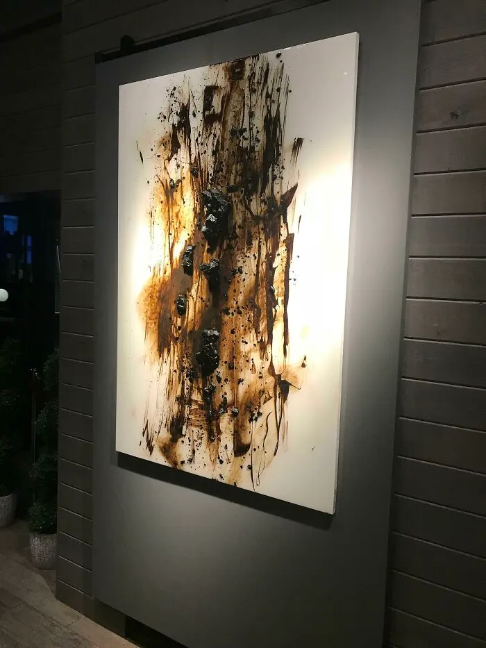 Esta pintura dentro de un restaurante local "elegante"
