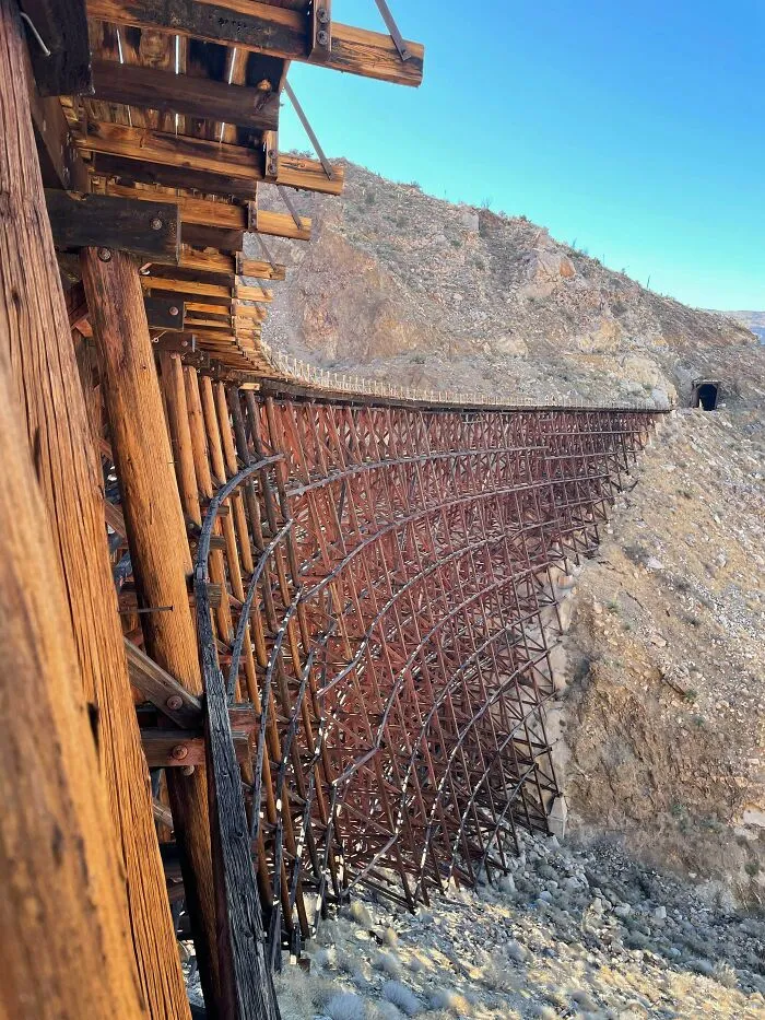Excursión de 16 millas a un puente de tren en California