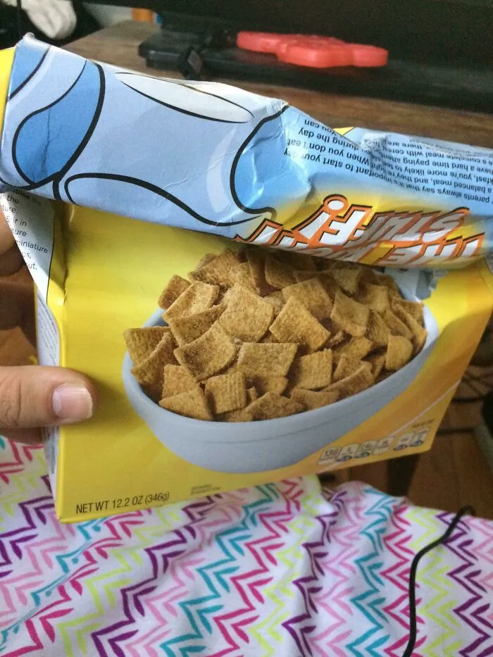 Cómo mi padrastro decidió cerrar una caja de cereales después de comer algunos anoche