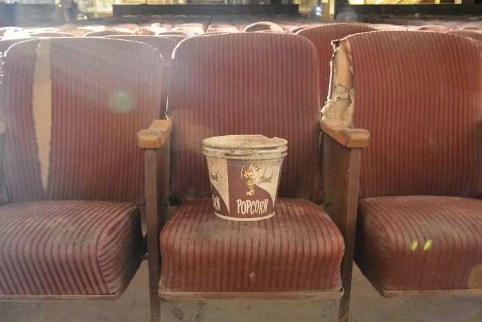 Palomitas abandonadas en un cine