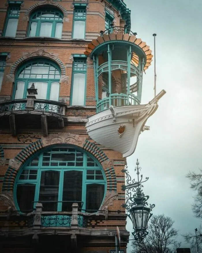 Este edificio de estilo Art Nouveau conocido como "Het Bootje" ("Barquito") en Amberes, Bélgica