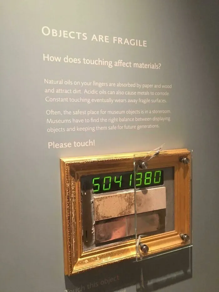 Esta exposición en el Museo Ashmolean muestra lo mucho que afecta a las obras de arte que la gente las toque