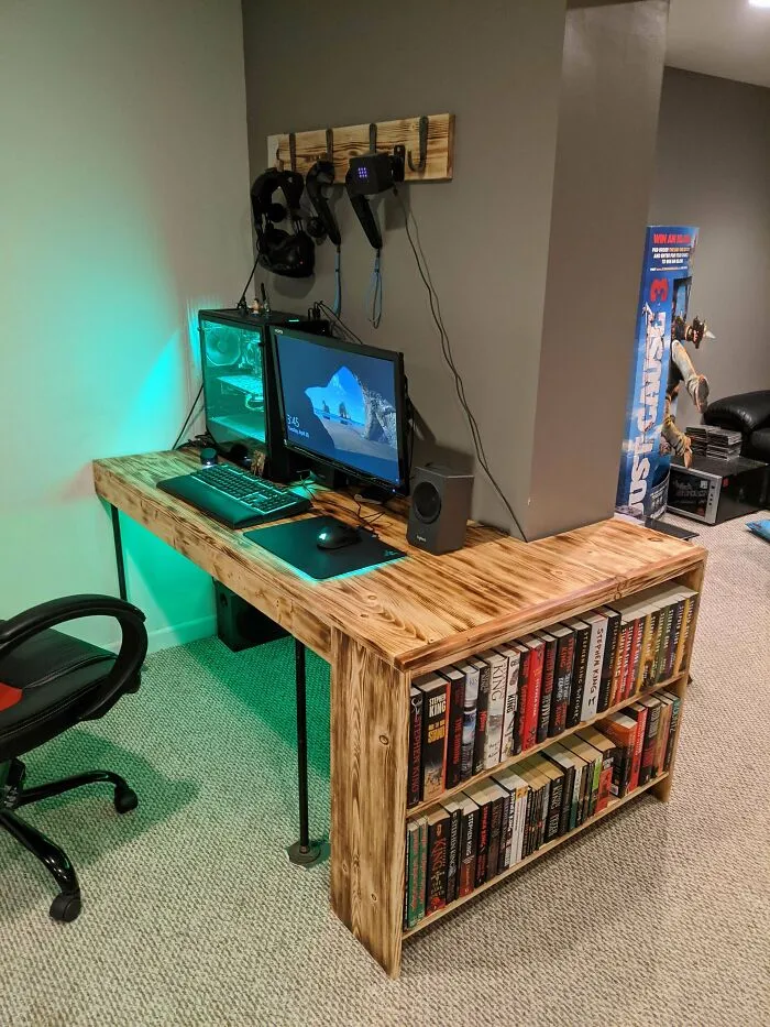 I Made An Inexpensive Desk