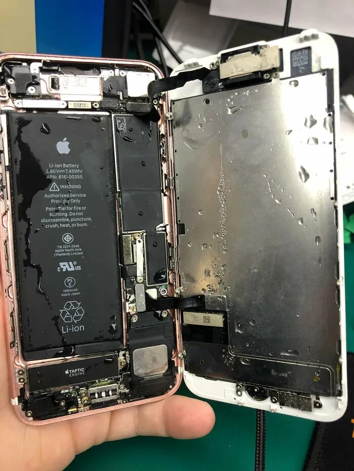 “.. No nunca se me ha caído el teléfono al agua o en algo.”