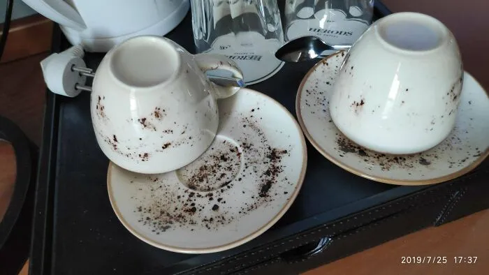 5 Star Hotel Has These "Clean" Looking Coffee Cups