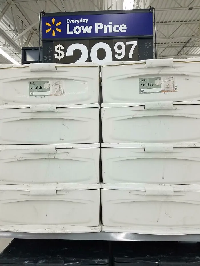 Se supone que el estilo es en "mármol", pero eso sólo parecen sucios