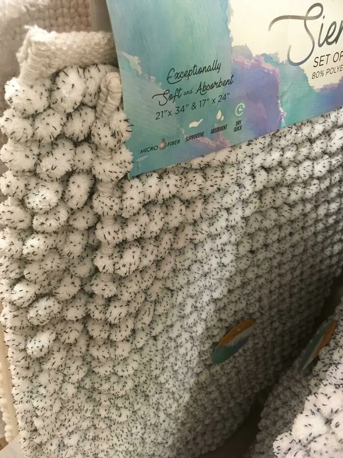 This Rug That Looks Like It’s Covered In Ants/Fleas