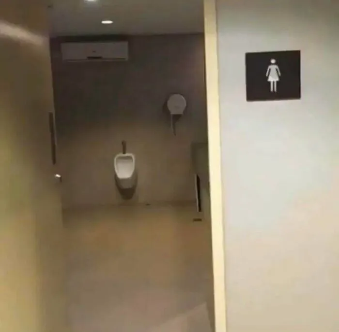 ¡Ya instalé el urinario, jefe!