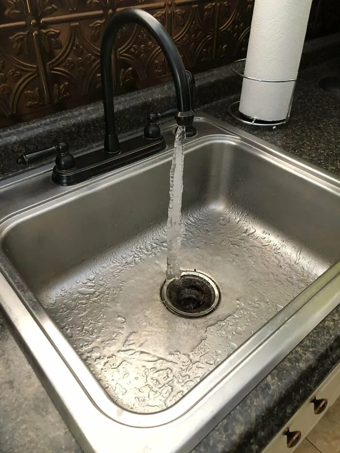 Dejé el grifo goteando para que no se congelaran las tuberías, pero no funcionó. Taylor, Texas