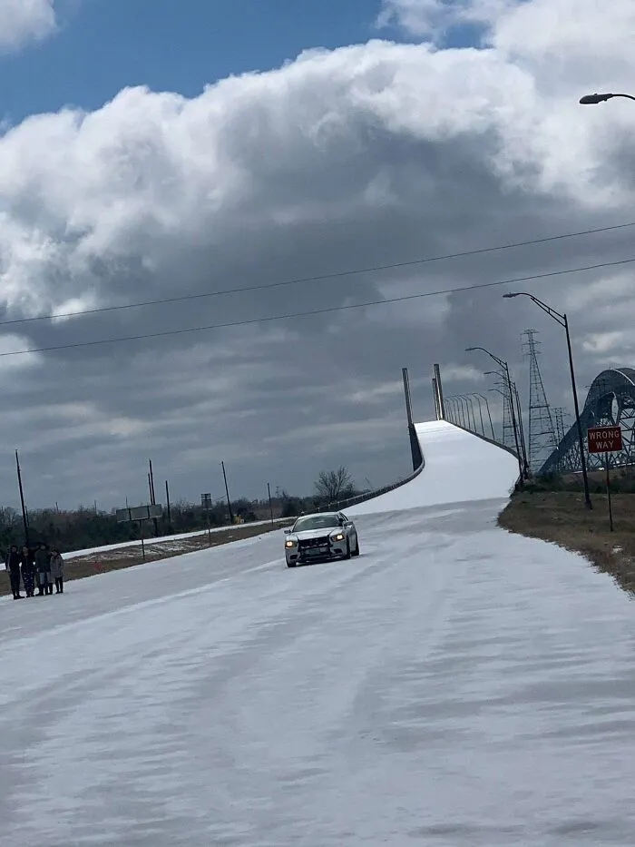 Al fin nieva en Texas y no te dejan ir al único sitio donde se puede esquiar