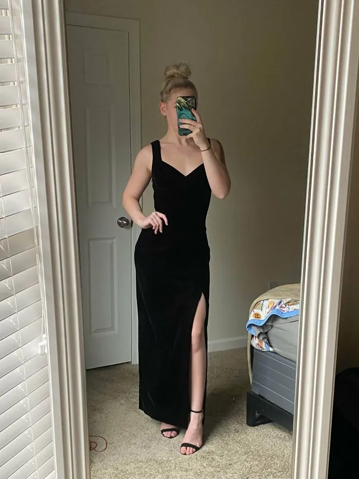 Ayer, ¡visité al Ejército de Salvación por primera vez y compré este vestido (¿posiblemente vintage?)! Tenía un 25% de descuento, así que ¡pagué menos de $5!
