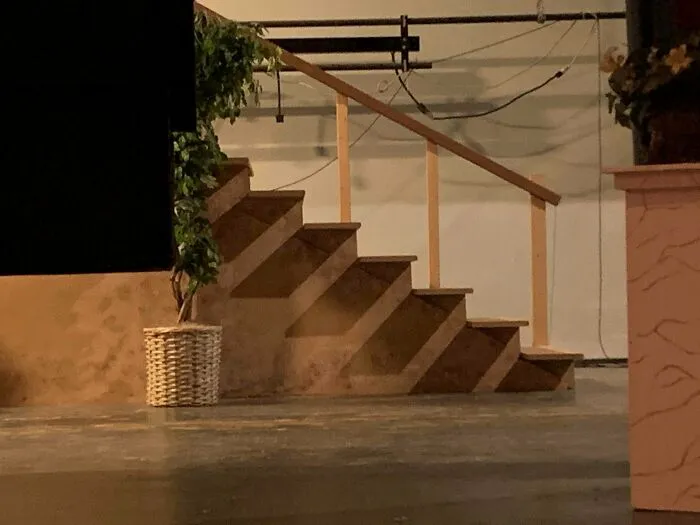 La sombra en la escalera parece otro juego de escaleras