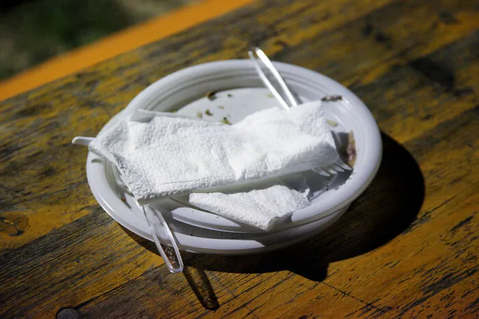 25 personas que crecieron en la pobreza comparten las reglas no escritas que cumplieron para salir adelante