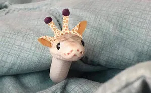 Turns Out, Hats On Snakes Are A Thing And There’s A Community Celebrating It (40 Pics)
