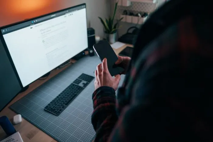 La gente comparte de manera anónima secretos de sus trabajos que no deberían compartir en un hilo viral en internet