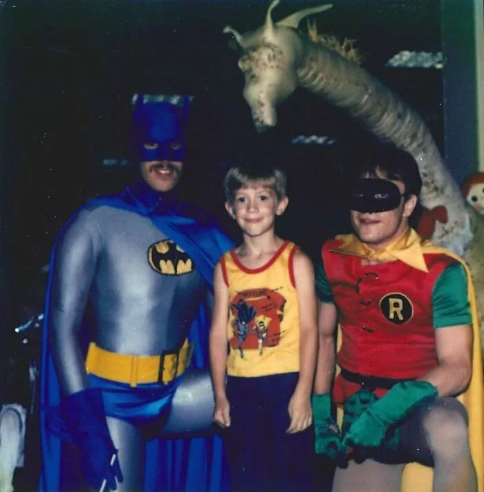 30 Funny And Awkward Pics Of Kids Posing With Superheroes And Popular Characters In The '70s And '80s