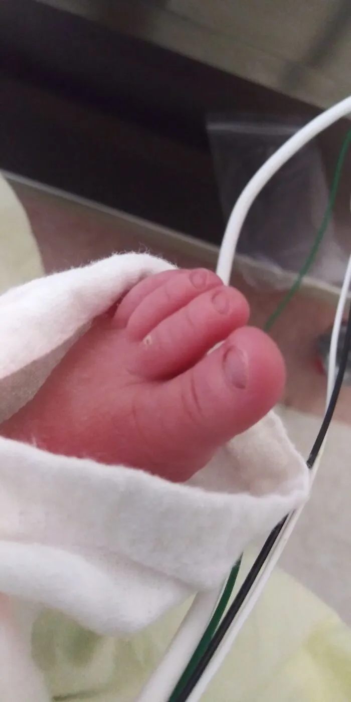 Widdle Footsie!!!