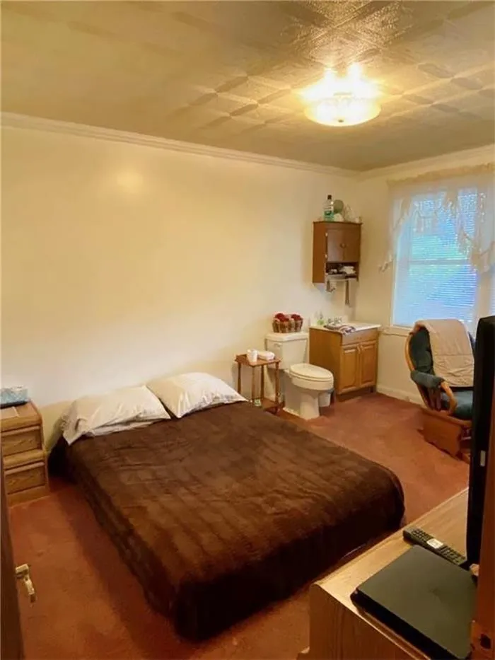 This Instagram Account Collects Terrible Real Estate Pics, And Here's 40 Of The Worst Ones (New Pics)