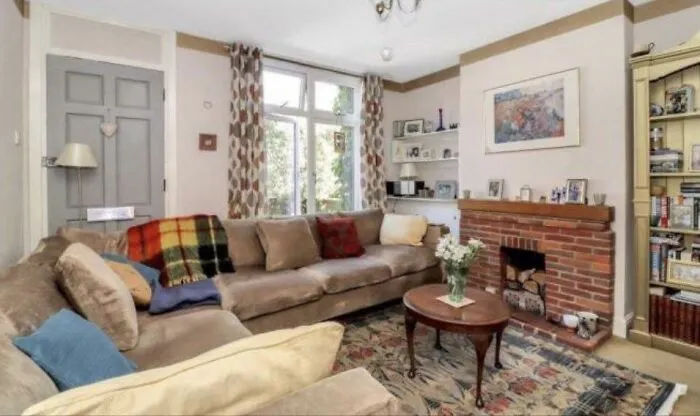 This Instagram Account Collects Terrible Real Estate Pics, And Here's 40 Of The Worst Ones (New Pics)