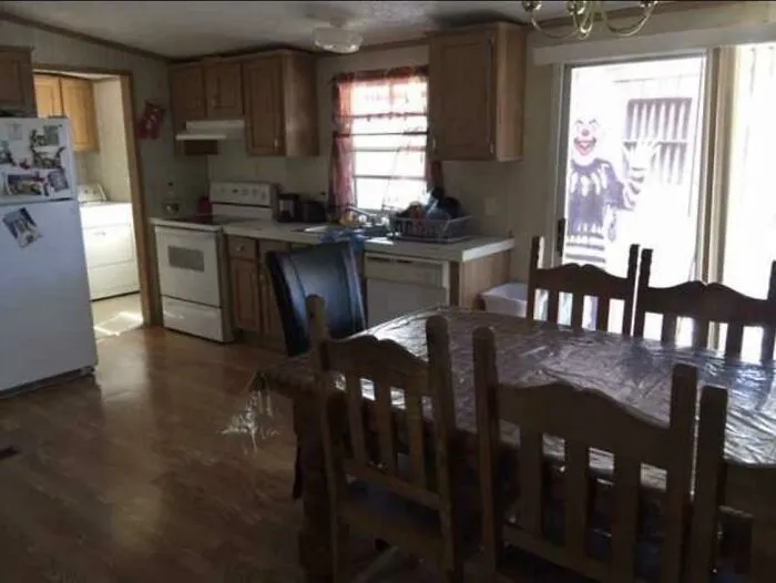 This Instagram Account Collects Terrible Real Estate Pics, And Here's 40 Of The Worst Ones (New Pics)