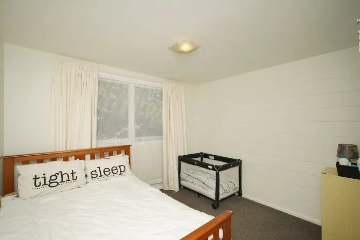 This Instagram Account Collects Terrible Real Estate Pics, And Here's 40 Of The Worst Ones (New Pics)