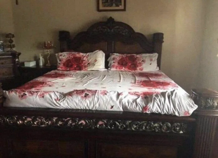 This Rose Themed Bed Spread