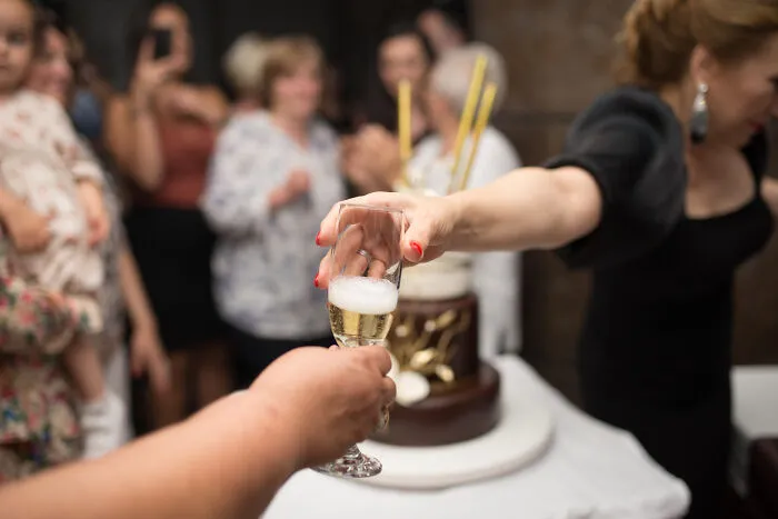 "Esto acaba en divorcio": 30 trabajadores de la industria de las bodas comparten cuando vieron saltar las señales de alarma sobre los novios