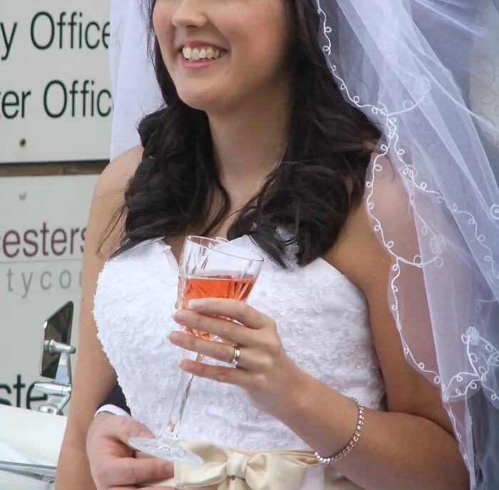 'This Ends In Divorce': 39 Wedding Industry Workers Share The Moment They Saw Red Flags Fly Above The Bride And Groom