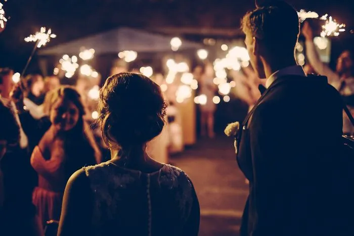 'This Ends In Divorce': 39 Wedding Industry Workers Share The Moment They Saw Red Flags Fly Above The Bride And Groom