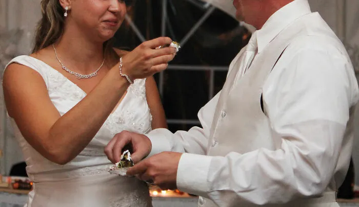 'This Ends In Divorce': 39 Wedding Industry Workers Share The Moment They Saw Red Flags Fly Above The Bride And Groom