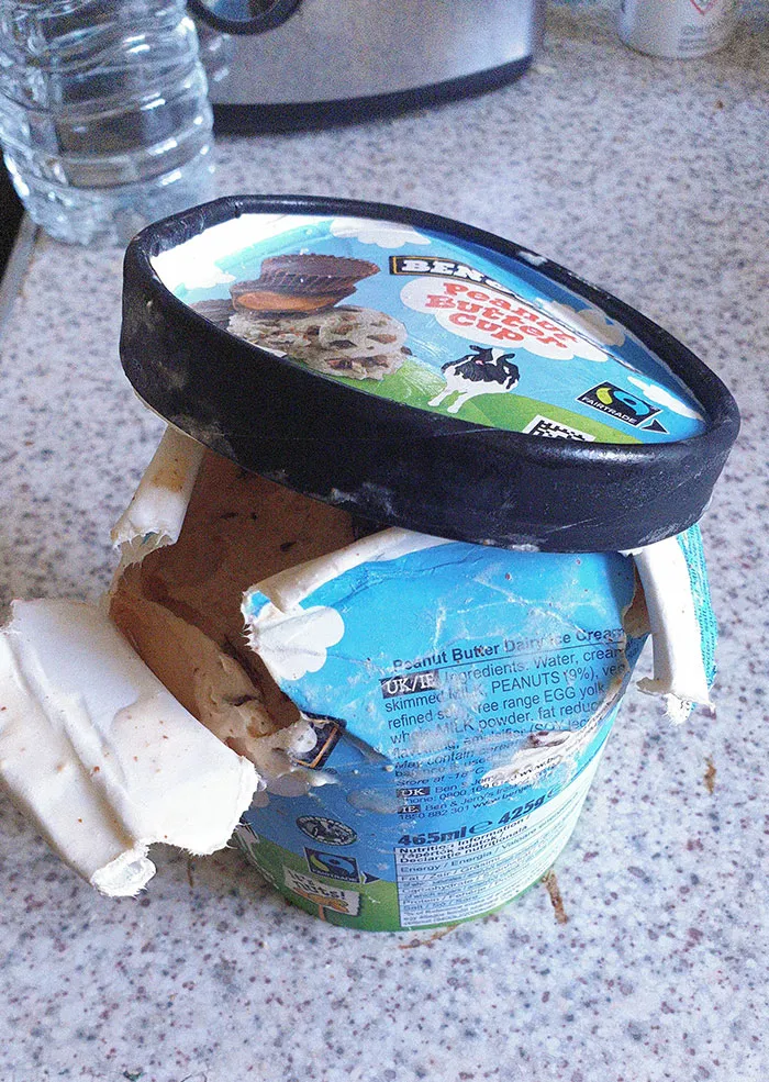 Quiero mucho a mi mujer, pero así es como deja el helado después de tomar un poco ella