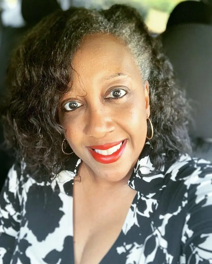 These 30 Women Who Ditched Dyeing Their Hair Look So Fabulous, They May Convince You To Do The Same (New Pics)