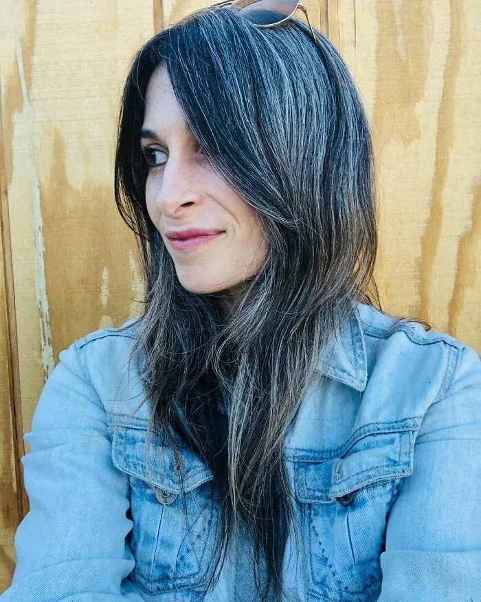 These 30 Women Who Ditched Dyeing Their Hair Look So Fabulous, They May Convince You To Do The Same (New Pics)