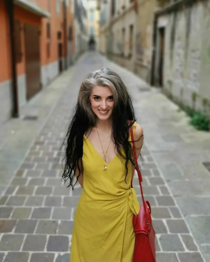 Estas 25 mujeres dejaron de teñirse el cabello, y se ven tan fabulosas que te convencerán de hacer lo mismo (nuevas fotos)