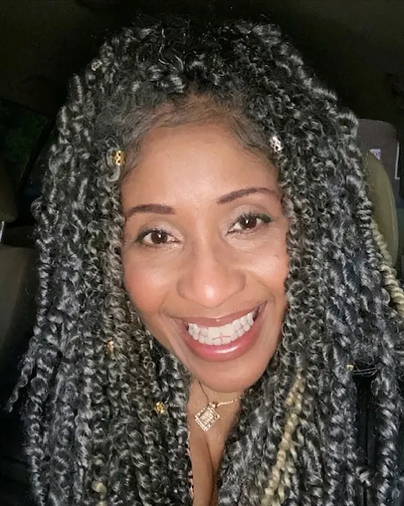 These 30 Women Who Ditched Dyeing Their Hair Look So Fabulous, They May Convince You To Do The Same (New Pics)