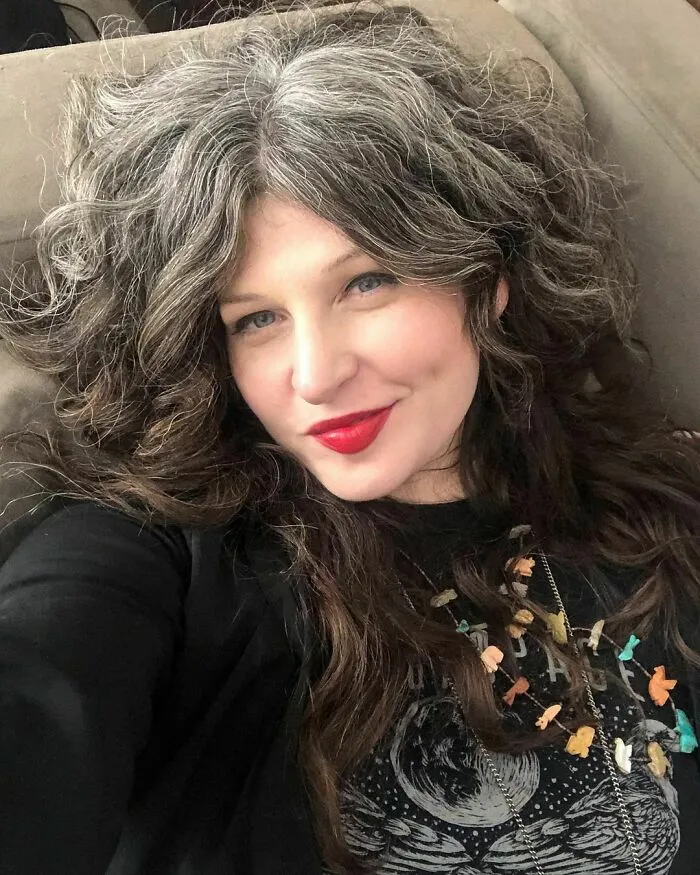 These 30 Women Who Ditched Dyeing Their Hair Look So Fabulous, They May Convince You To Do The Same (New Pics)