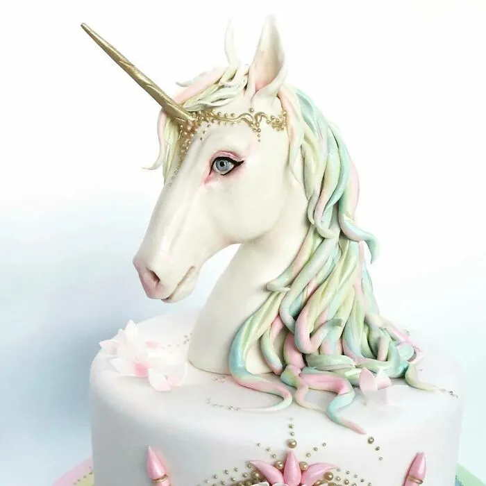 30 Beautiful And Realistic Cakes By This UK-Based Baker