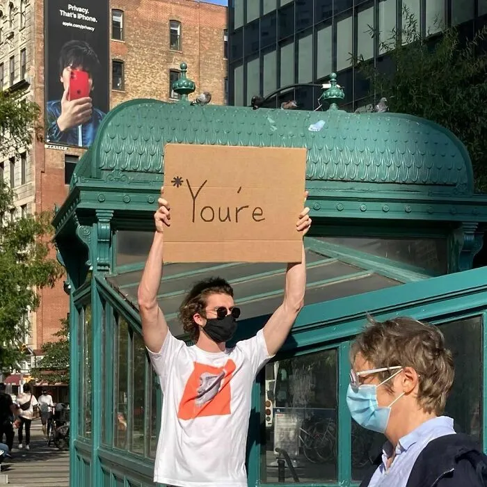 ‘Dude With Sign' Has 7.4 Million Followers For Protesting Annoying Everyday Things With Funny Signs (40 New Pics)