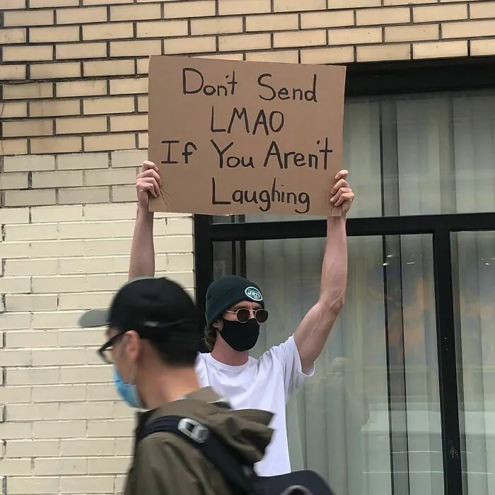 ‘Dude With Sign' Has 7.4 Million Followers For Protesting Annoying Everyday Things With Funny Signs (40 New Pics)