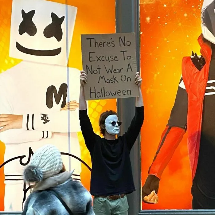 ‘Dude With Sign' Has 7.4 Million Followers For Protesting Annoying Everyday Things With Funny Signs (40 New Pics)
