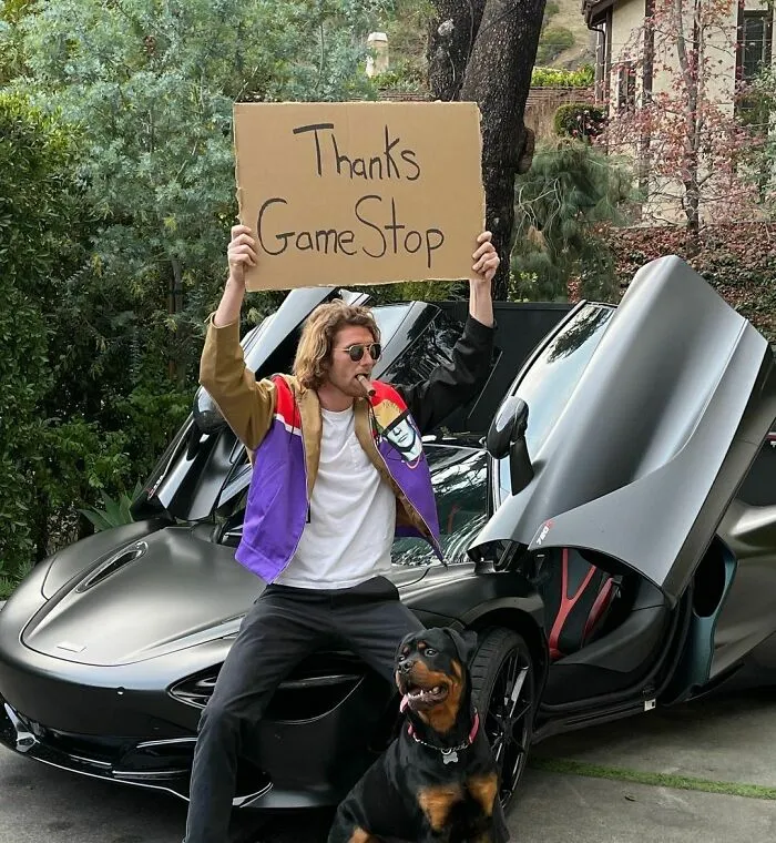 ‘Dude With Sign' Has 7.4 Million Followers For Protesting Annoying Everyday Things With Funny Signs (40 New Pics)