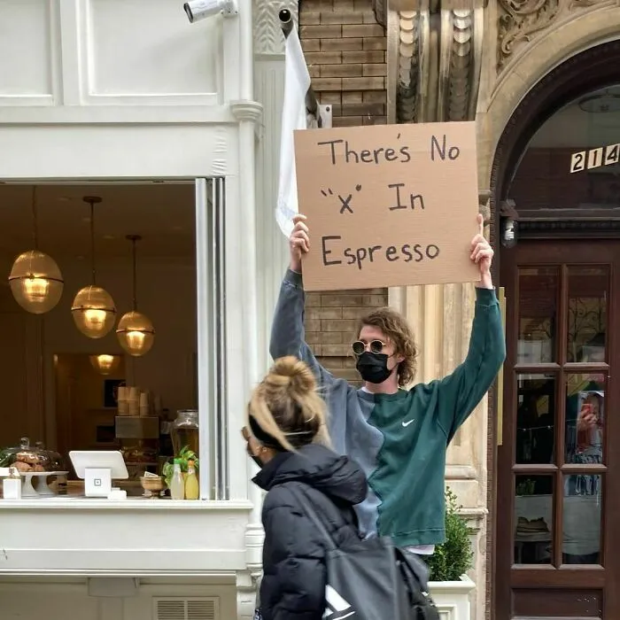 ‘Dude With Sign' Has 7.4 Million Followers For Protesting Annoying Everyday Things With Funny Signs (40 New Pics)
